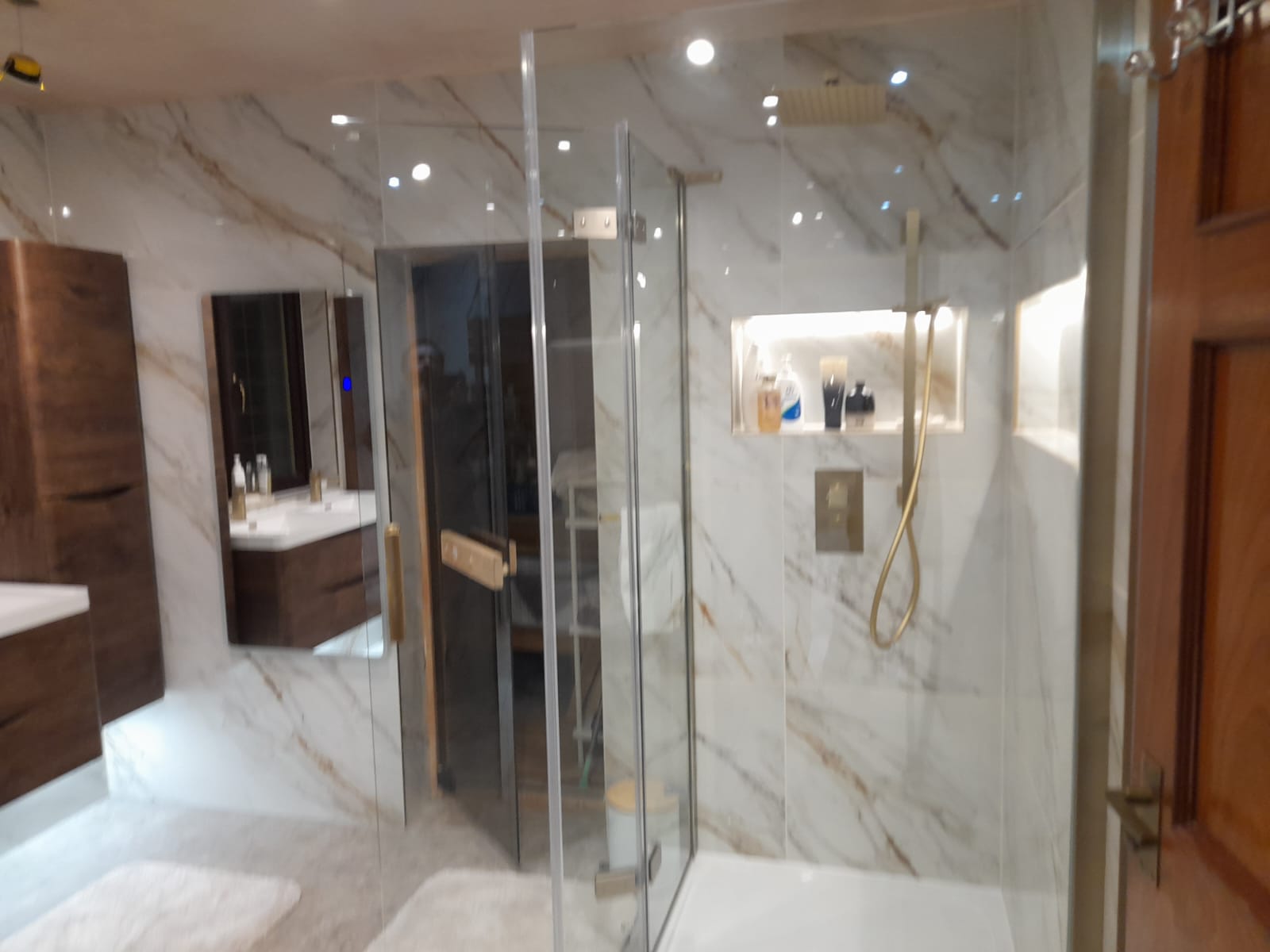 Walk-in Shower & Steam Room